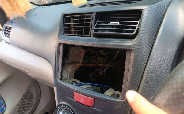 TOYOTA AVANZA