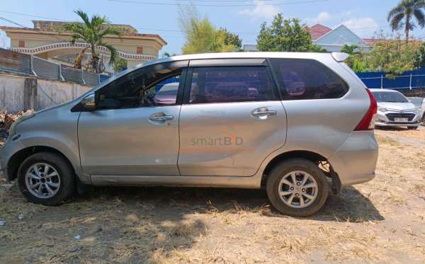 TOYOTA AVANZA