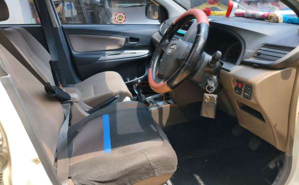TOYOTA AVANZA G