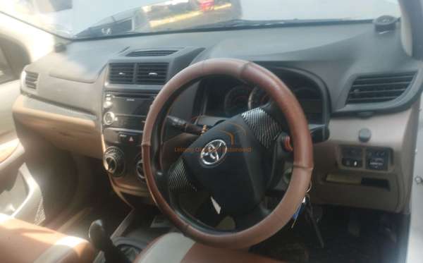 TOYOTA AVANZA 1.3 E