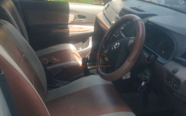 TOYOTA AVANZA 1.3 E