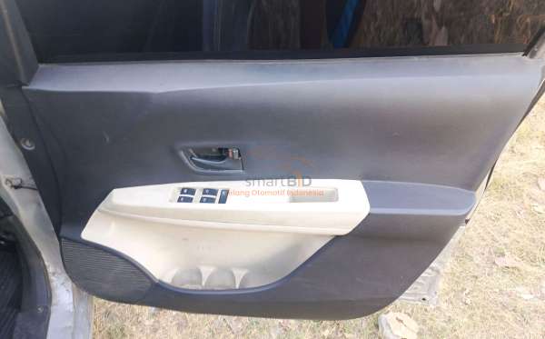 DAIHATSU SIGRA 1.2 X