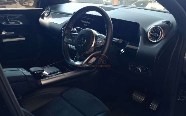 MERCEDES BENZ GLA 200 H247 AT CKD