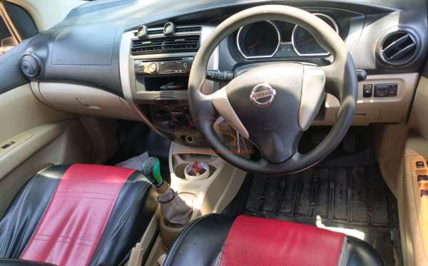 NISSAN GRAND LIVINA