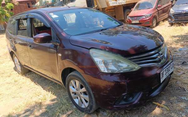 NISSAN GRAND LIVINA