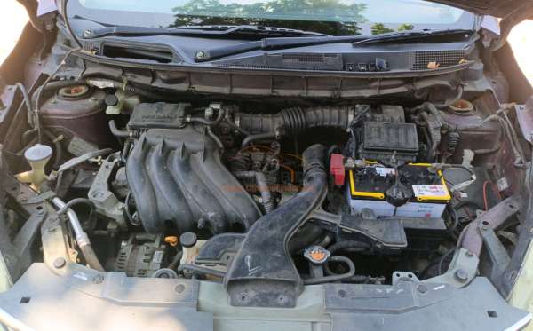 NISSAN GRAND LIVINA