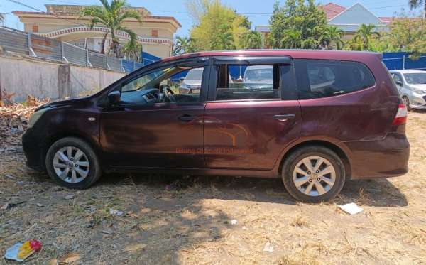 NISSAN GRAND LIVINA