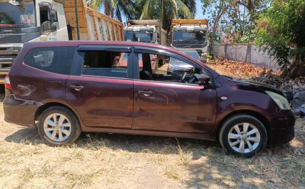 NISSAN GRAND LIVINA