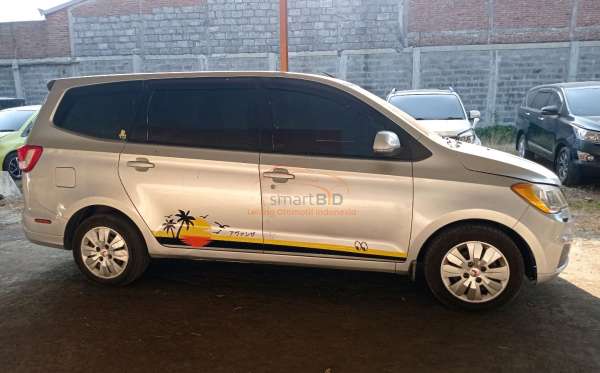 WULING CONFERO
