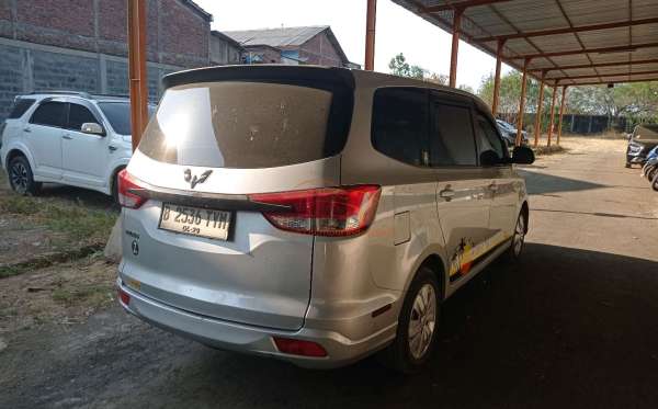 WULING CONFERO