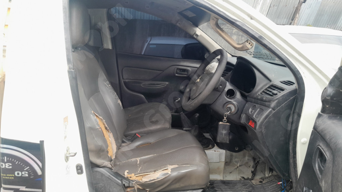 MITSUBISHI  TRITON HDX SC