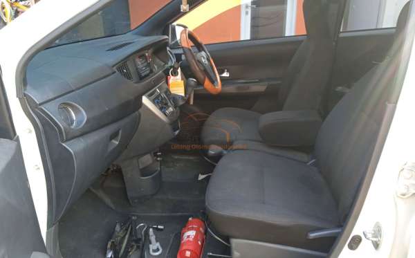 DAIHATSU  SIGRA  R