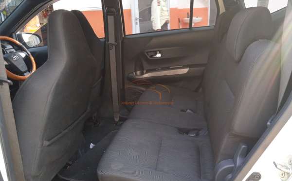 DAIHATSU  SIGRA  R