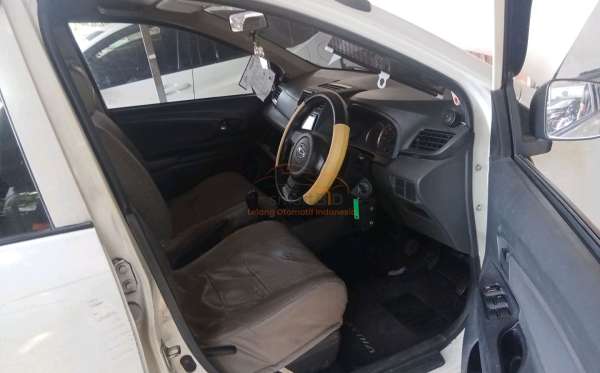 DAIHATSU XENIA