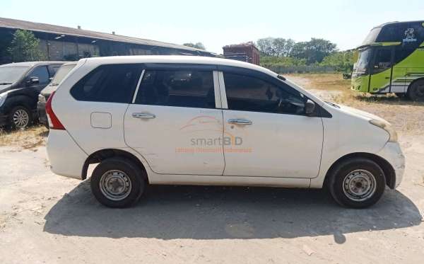 DAIHATSU XENIA