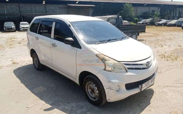 DAIHATSU XENIA