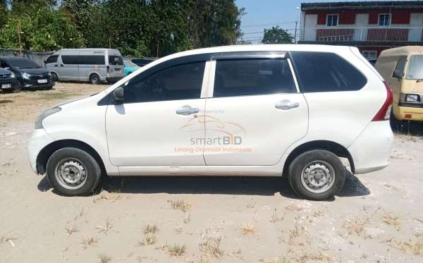 DAIHATSU XENIA