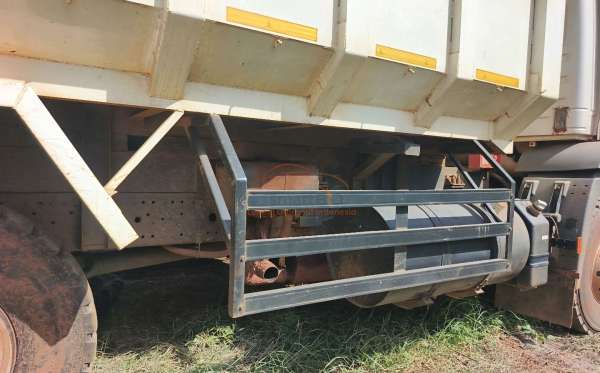 MERCEDES BENZ AXOR 2528 CH (6X4)