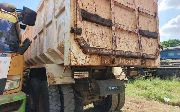 MERCEDES BENZ AXOR 2528 CH (6X4)