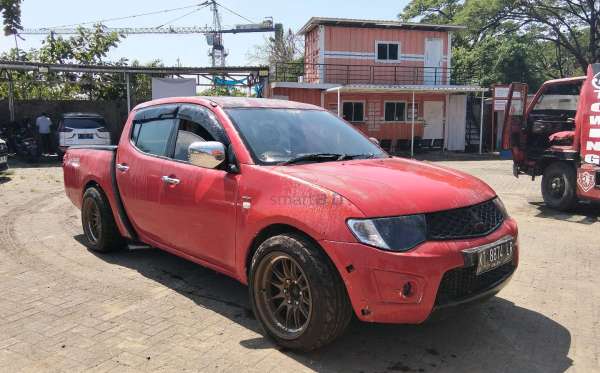MITSUBISHI  STRADA  CR 2.5