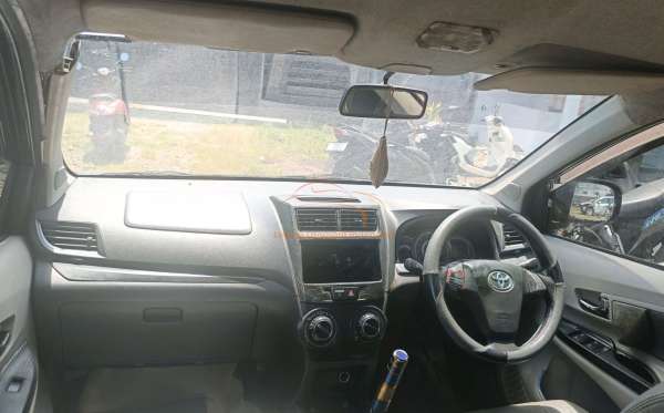 TOYOTA  AVANZA  VELOZ