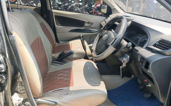 TOYOTA  AVANZA  VELOZ