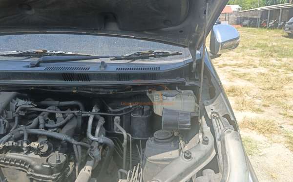 TOYOTA  AVANZA  VELOZ