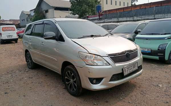 TOYOTA INNOVA G