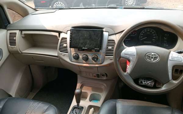 TOYOTA INNOVA G