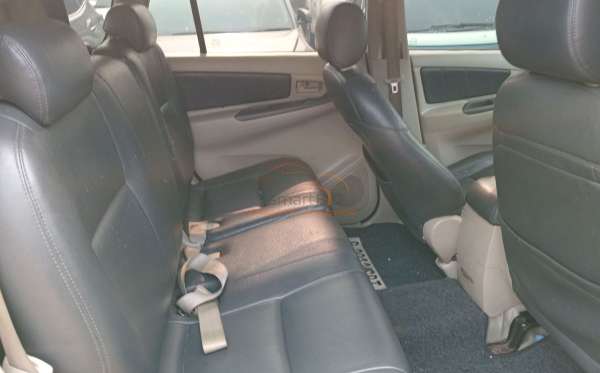 TOYOTA INNOVA G