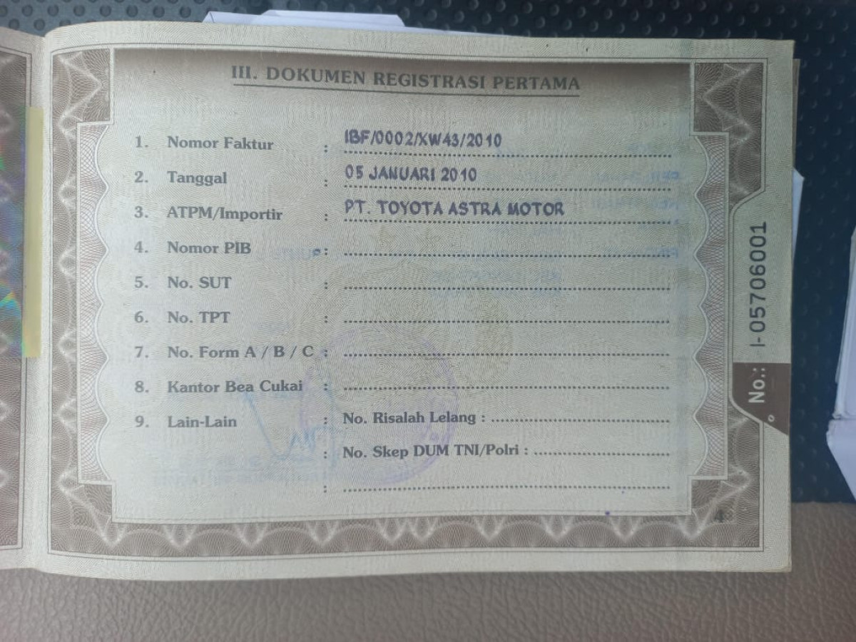 TOYOTA  INNOVA  V