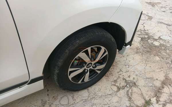 DAIHATSU XENIA R