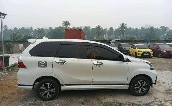DAIHATSU XENIA R