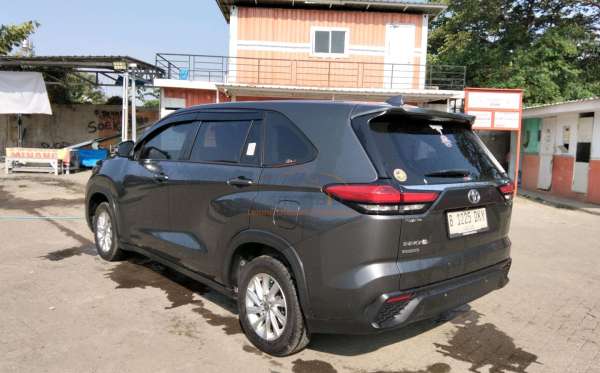 TOYOTA INNOVA ZENIX G