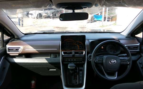 TOYOTA INNOVA ZENIX G