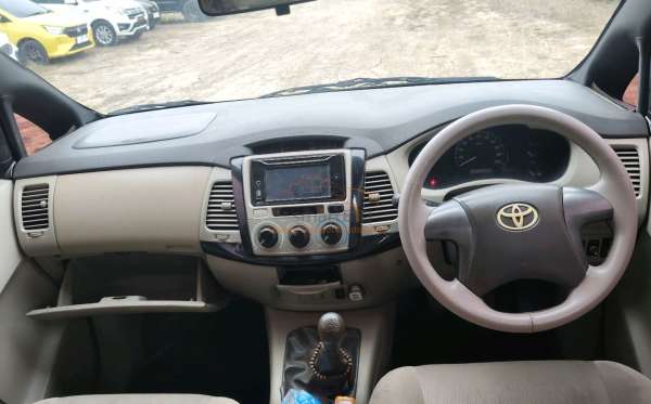TOYOTA INNOVA