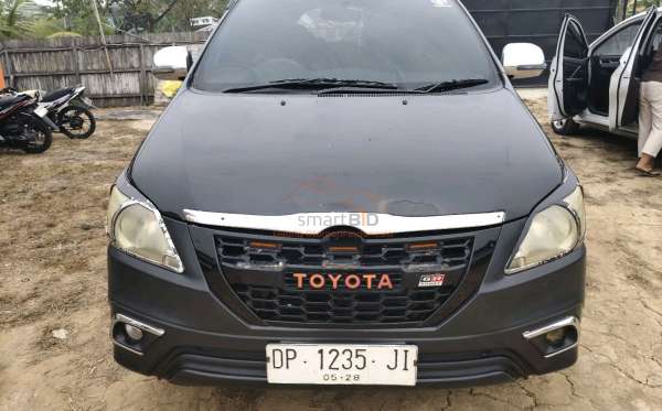 TOYOTA INNOVA