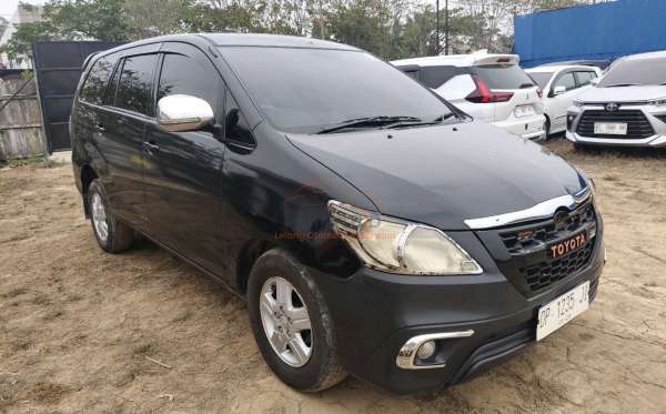 TOYOTA INNOVA