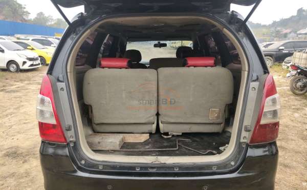 TOYOTA INNOVA