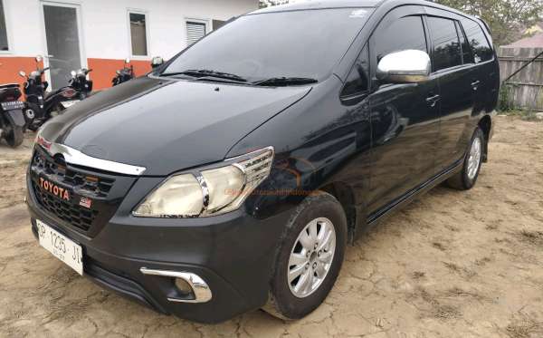 TOYOTA INNOVA