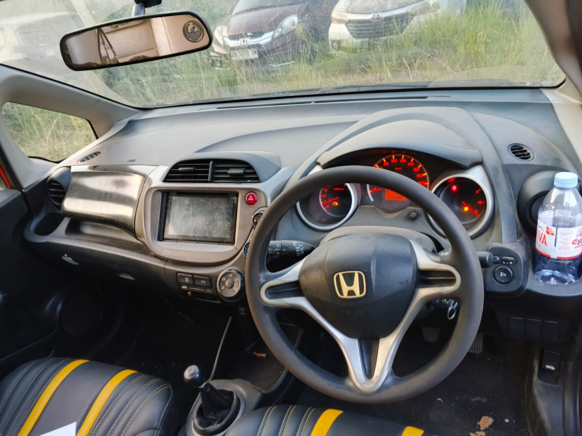 HONDA  JAZZ  GE8 1.5 E
