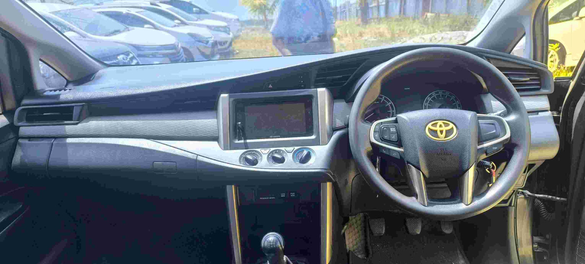 TOYOTA INNOVA  G