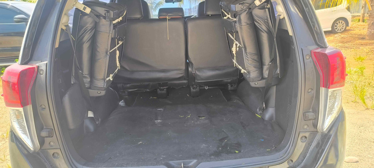 TOYOTA INNOVA  G