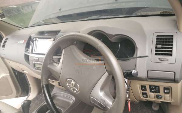 TOYOTA FORTUNER 2.7 G LUX