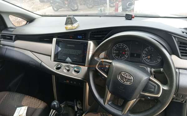 TOYOTA INNOVA G