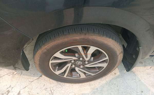 TOYOTA INNOVA G