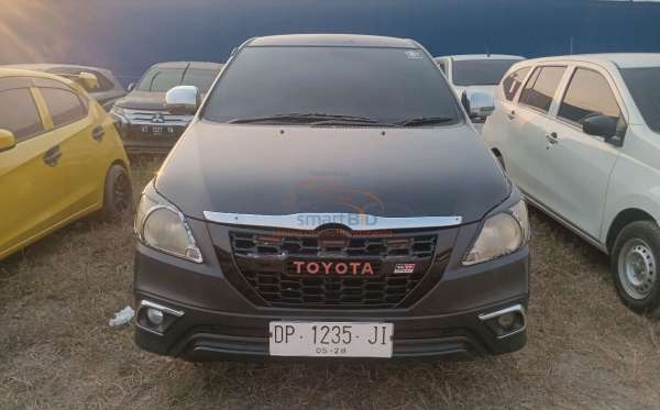 TOYOTA INNOVA
