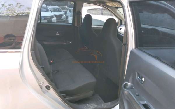 DAIHATSU SIGRA 1.2 R DLX