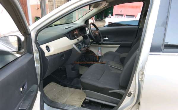 DAIHATSU SIGRA 1.2 R DLX