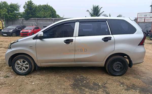 TOYOTA AVANZA